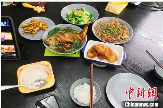 网友晒出的自制美食。瑞安宣传部供图 疫情催化别样“饮食男女”:人间烟火 “云”上佳肴