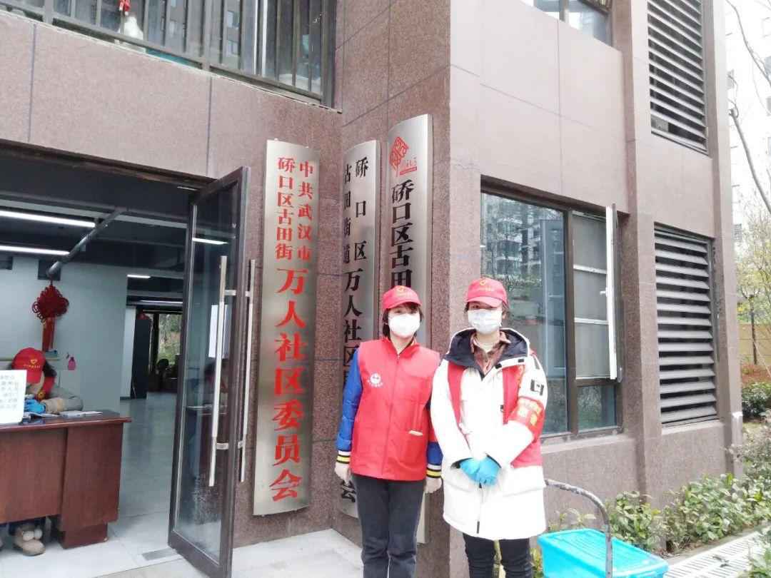 社区里的00后志愿者:感觉自己帮到了他们,特开心!